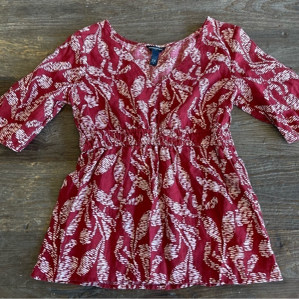 Banana Republic Top Blouse 100% Linen Red Tribal Floral Botanical Boho Office